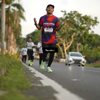 Runner Photo 7682795