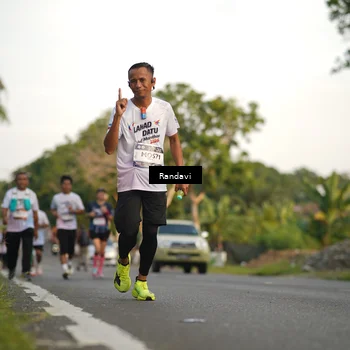 Runner Photo 7683338