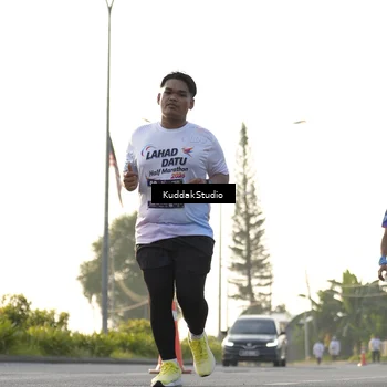 Runner Photo 7683813