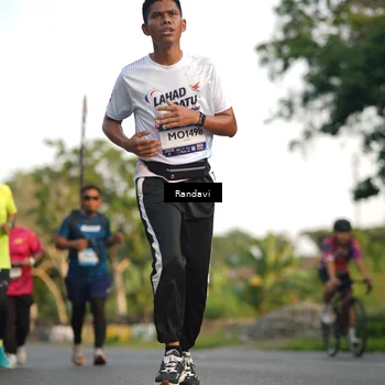 Runner Photo 7683983