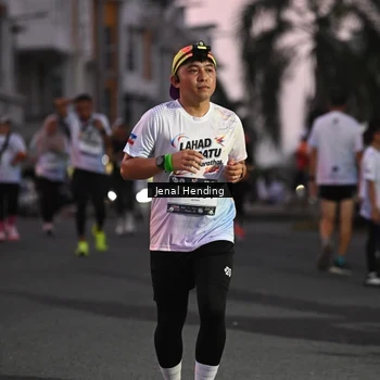 Runner Photo 7684013