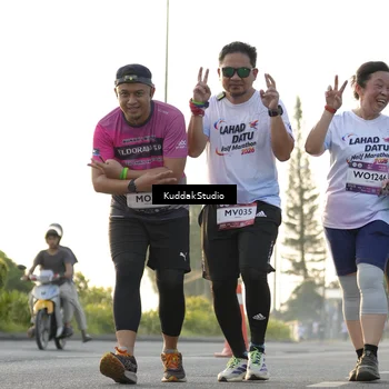 Runner Photo 7685028
