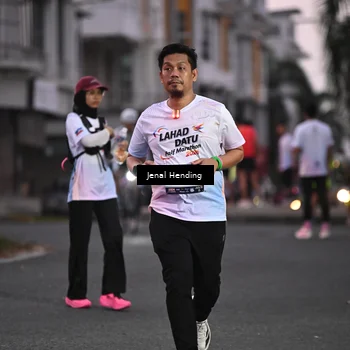 Runner Photo 7685597