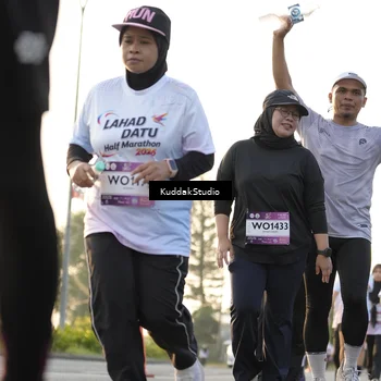 Runner Photo 7685798
