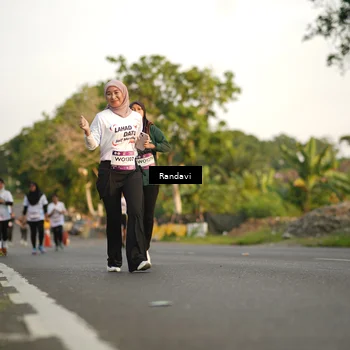 Runner Photo 7686592