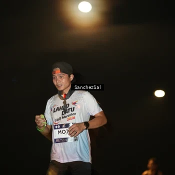 Runner Photo 7687019
