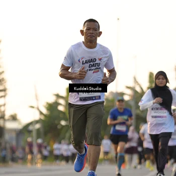 Runner Photo 7687072