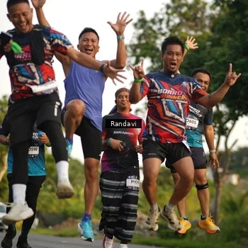 Runner Photo 7687091
