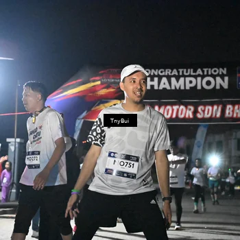 Runner Photo 7687228