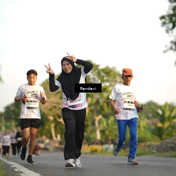 Runner Photo 7687276