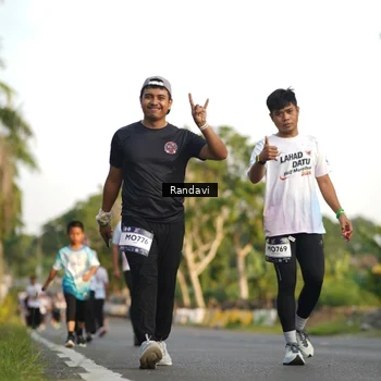 Runner Photo 7687448