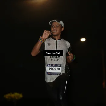 Runner Photo 7687476