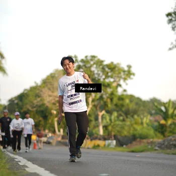 Runner Photo 7687537