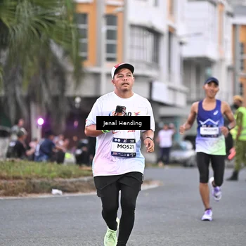 Runner Photo 7687563