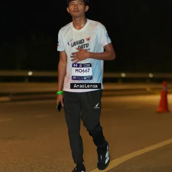 Runner Photo 7687708