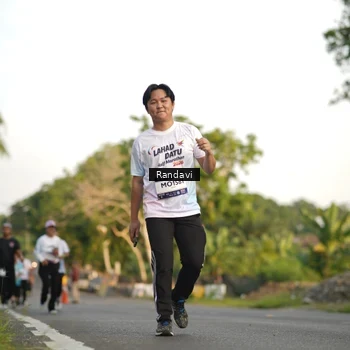 Runner Photo 7687868