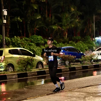 Runner Photo 7687873
