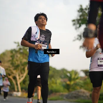 Runner Photo 7688555