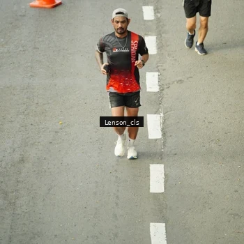 Runner Photo 7689039