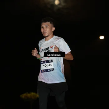 Runner Photo 7689894