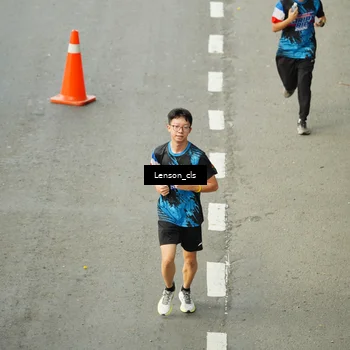 Runner Photo 7689904