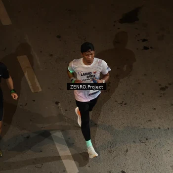Runner Photo 7689990