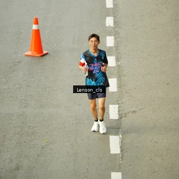 Runner Photo 7690073