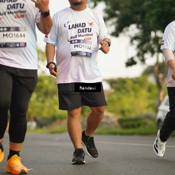Runner Photo 7690276