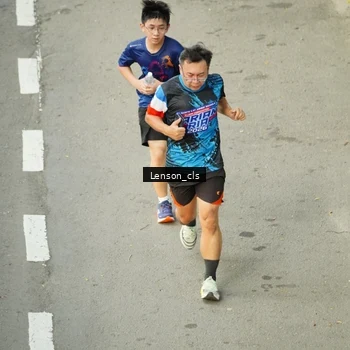 Runner Photo 7690311
