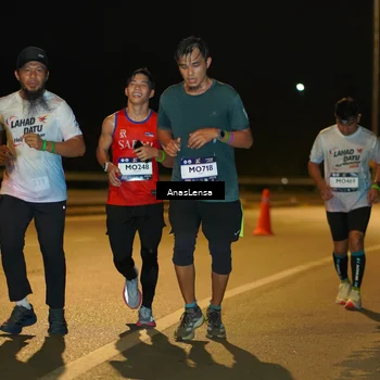 Runner Photo 7690330