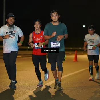 Runner Photo 7690334