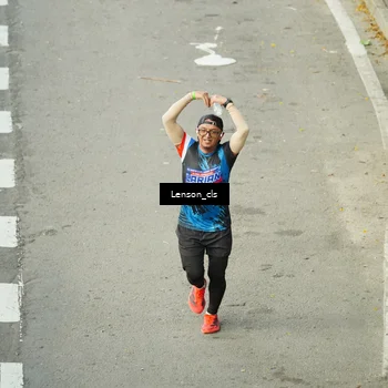 Runner Photo 7690373