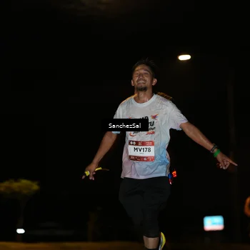 Runner Photo 7690375