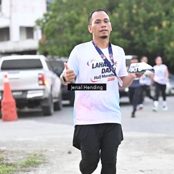 Runner Photo 7690376