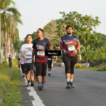 Runner Photo 7690536