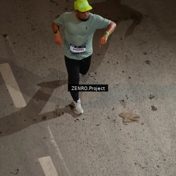 Runner Photo 7690541