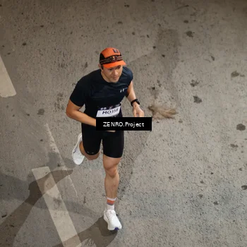 Runner Photo 7690594