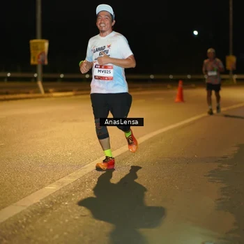 Runner Photo 7690624