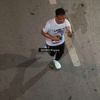 Runner Photo 7690706