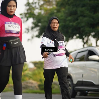 Runner Photo 7690713