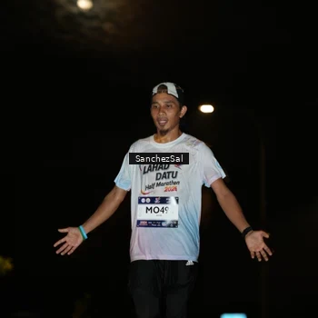 Runner Photo 7690728