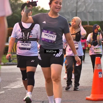 Runner Photo 7690773