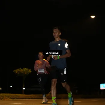 Runner Photo 7690815