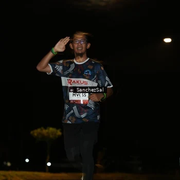 Runner Photo 7690825