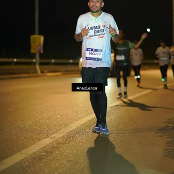 Runner Photo 7690847