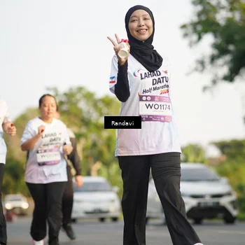 Runner Photo 7690873