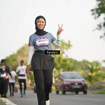 Runner Photo 7690909