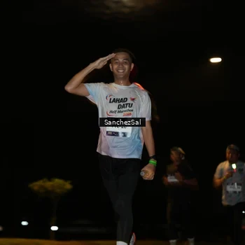 Runner Photo 7690917