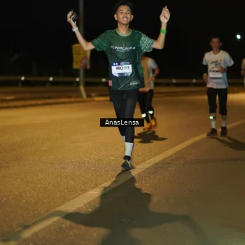 Runner Photo 7690929