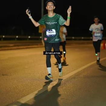 Runner Photo 7690934